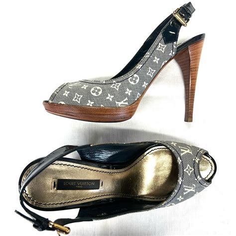 louis vuitton logo heels